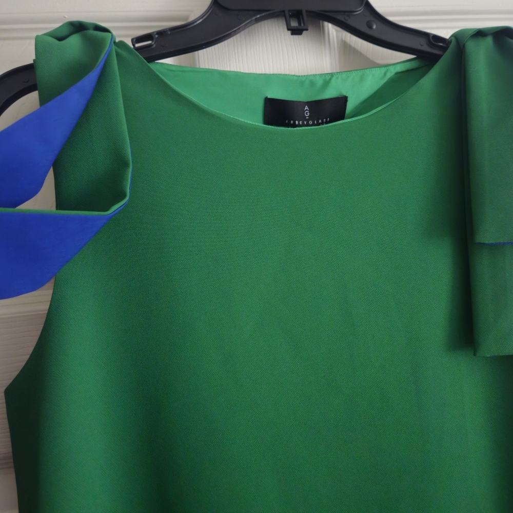 Abbey Glass Sleeveless Boat Neck Bow Shoulder Detail Shift Dress:Kelly Green: XS - Picture 5 of 13